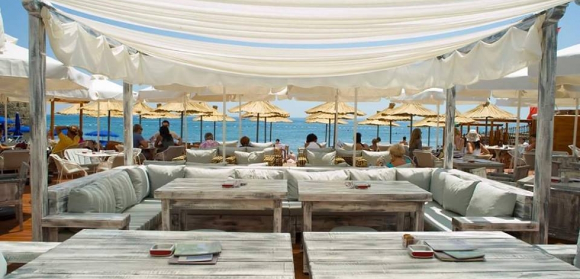 Astoria Beach Budva, пляжный бар Astoria в Будве
