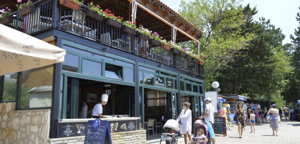 Beach bar and Restaurant Pod Murvom  in Bečići 