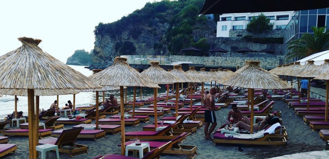Budva Old Town Beach (Ričardova Glava plaža), пляж Ричардова Глава в Старом городе Будвы