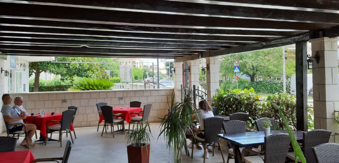 Caffe Restoran Onogošt, ресторан Onogošt в Тивате