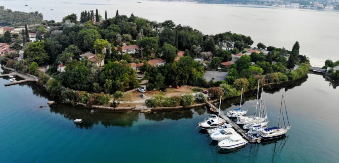 Ostrvo Cvijeća Plaža, пляж на о. Цветов в Тивате