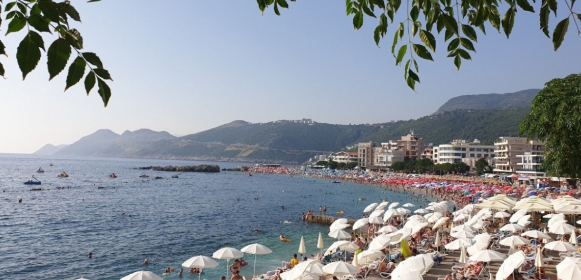 Plaža Veliki Pijesak, the Great Sands beach in Bar