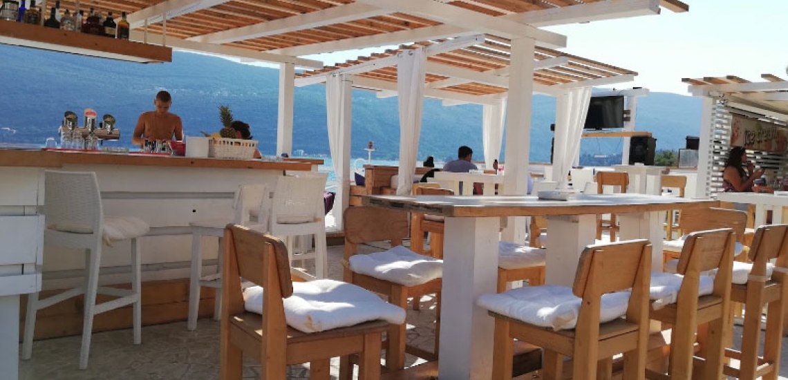 Bolivar beach bar in Herceg Novi